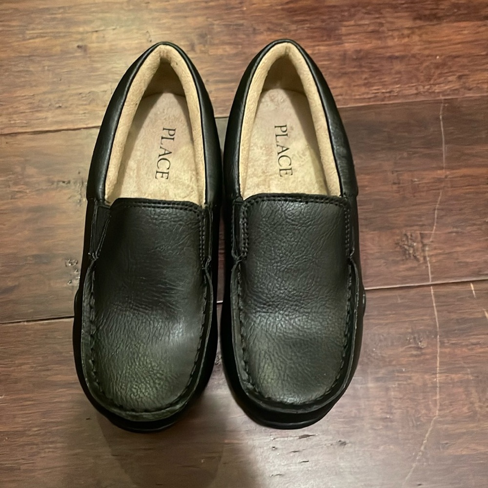 Brand new never worn, boys dress shoes.  Size 1